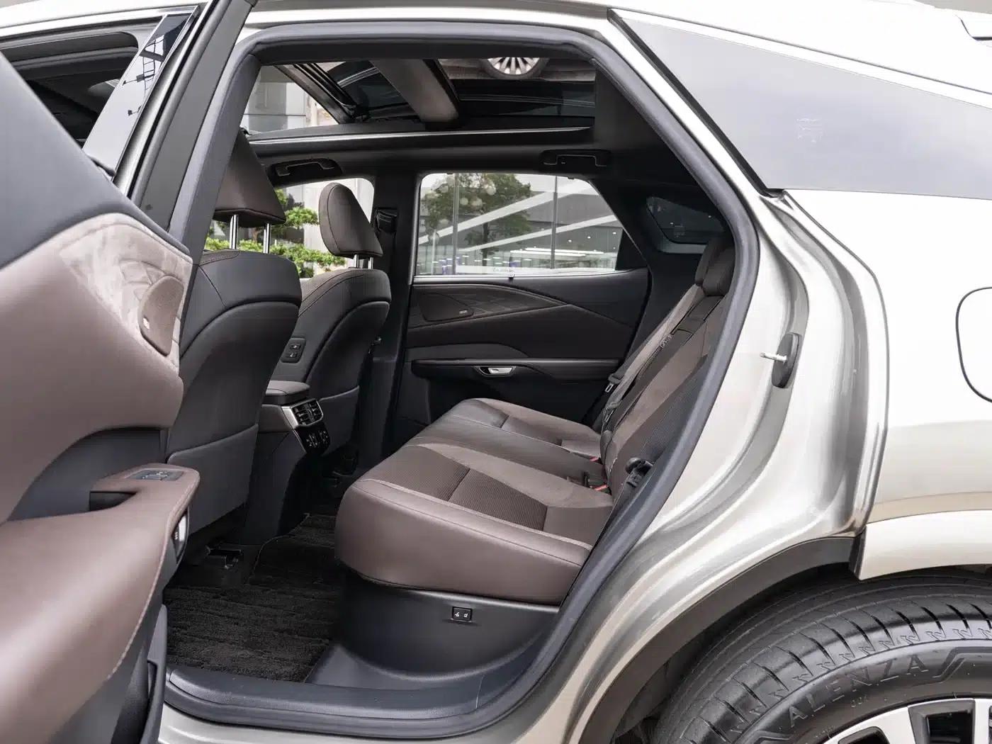 Lexus RX Hybrid 2023 450h+ AWD Enjoy Edition — миниатюра 10