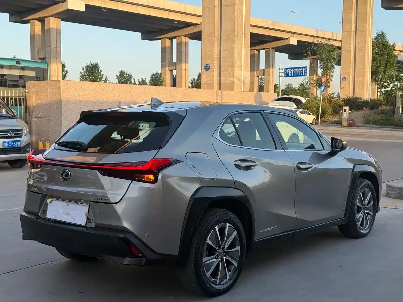 Lexus UX PHEV 2020 300e Pure Enjoyment Edition — миниатюра 11