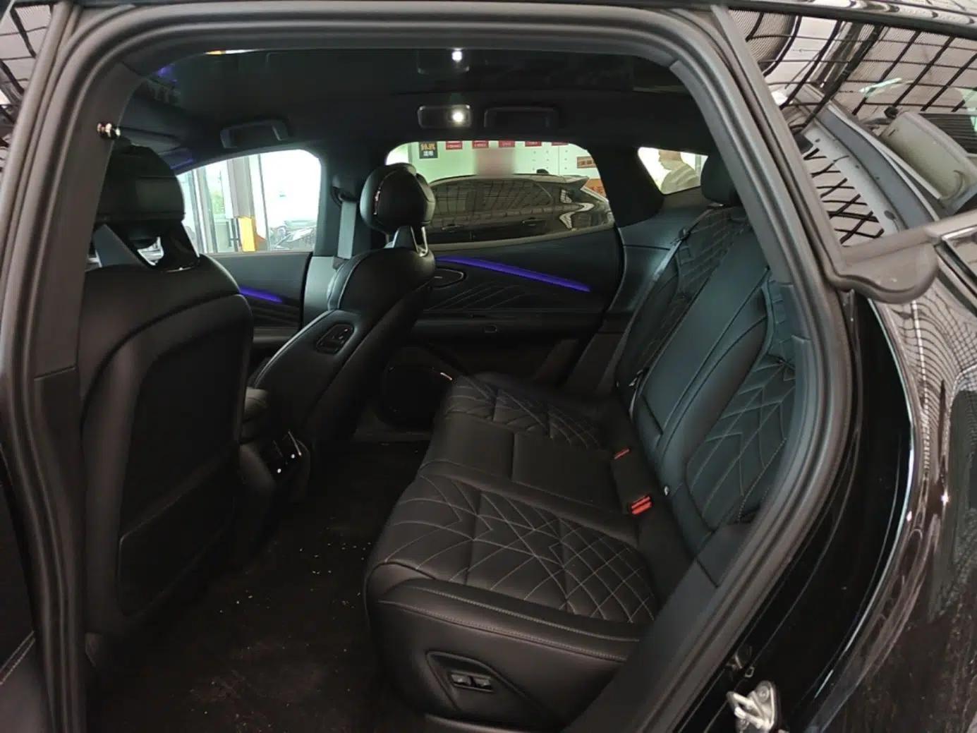 Lynk & Co 10 EM-P 2025 Model 240 Four-Wheel Drive Ultra — миниатюра 20
