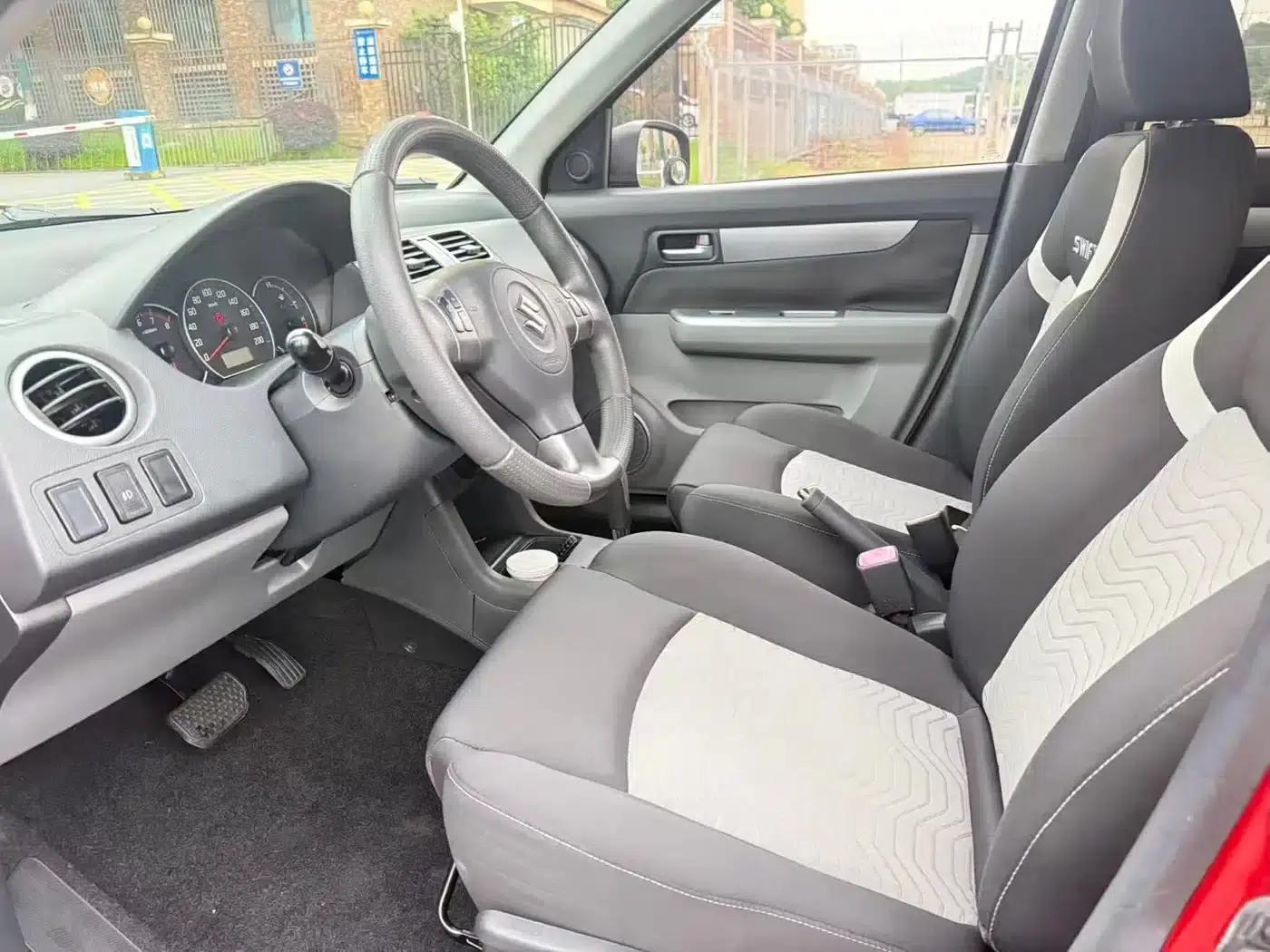 2013 Swift 1.5L Automatic Standard Edition — миниатюра 2