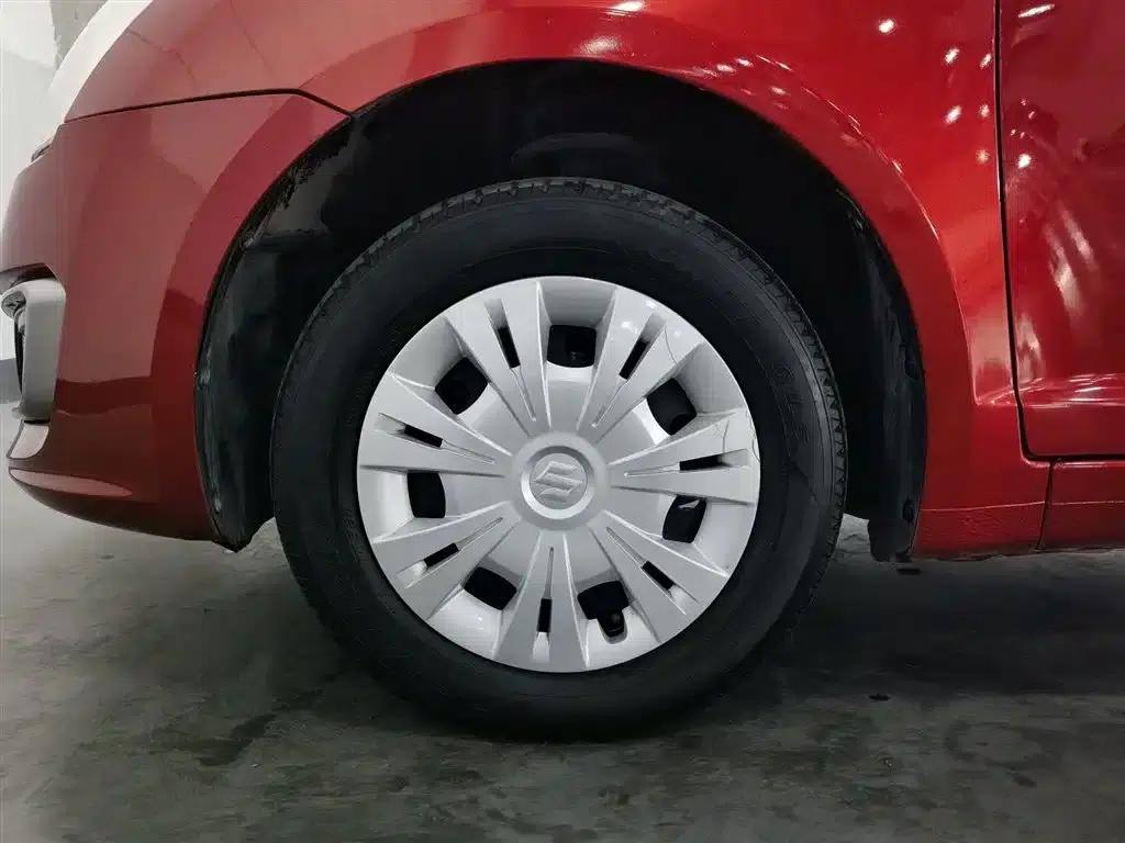 2014 Swift 1.3L Manual Standard Edition — миниатюра 17