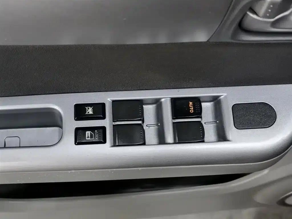 2014 Swift 1.3L Manual Standard Edition — миниатюра 9