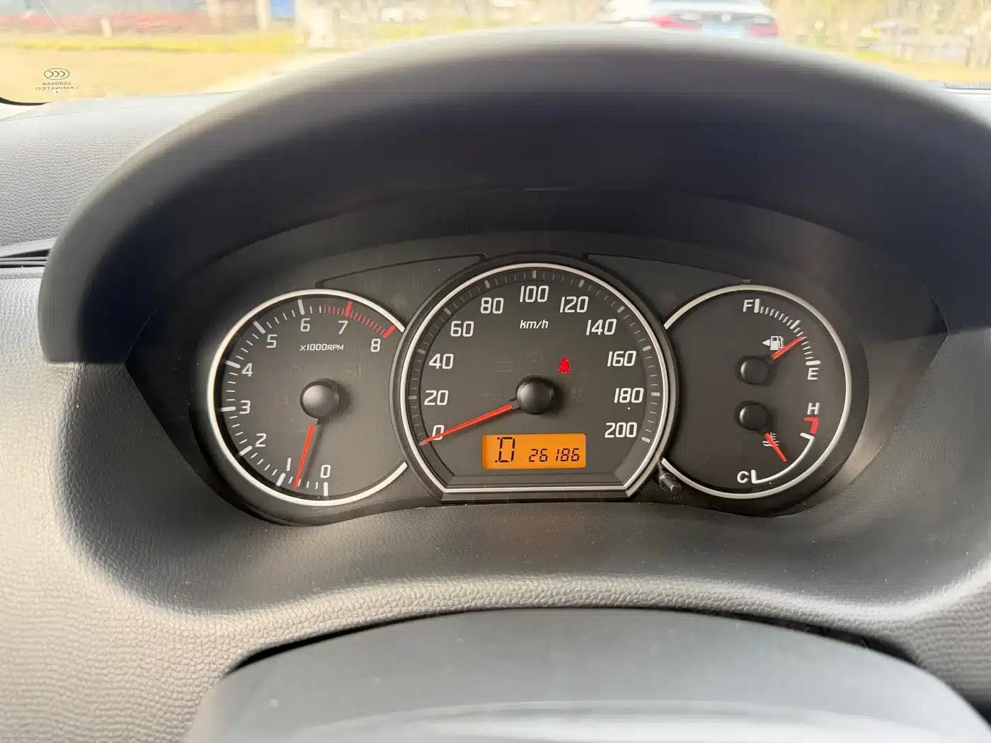 2013 Swift 1.5L Automatic 20th Anniversary Limited Edition — миниатюра 29