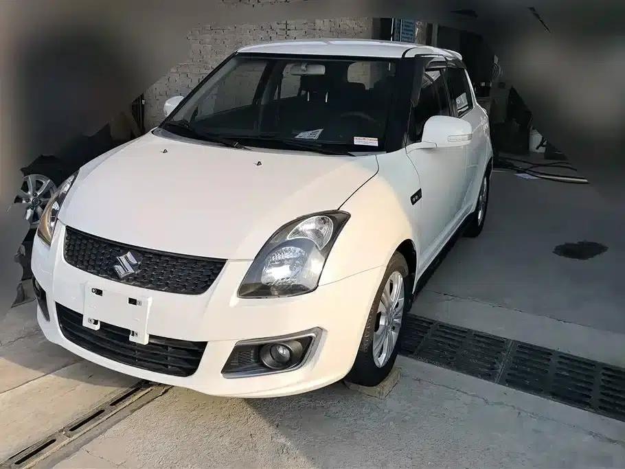 2013 Swift 1.5L Automatic Standard Edition — миниатюра 1