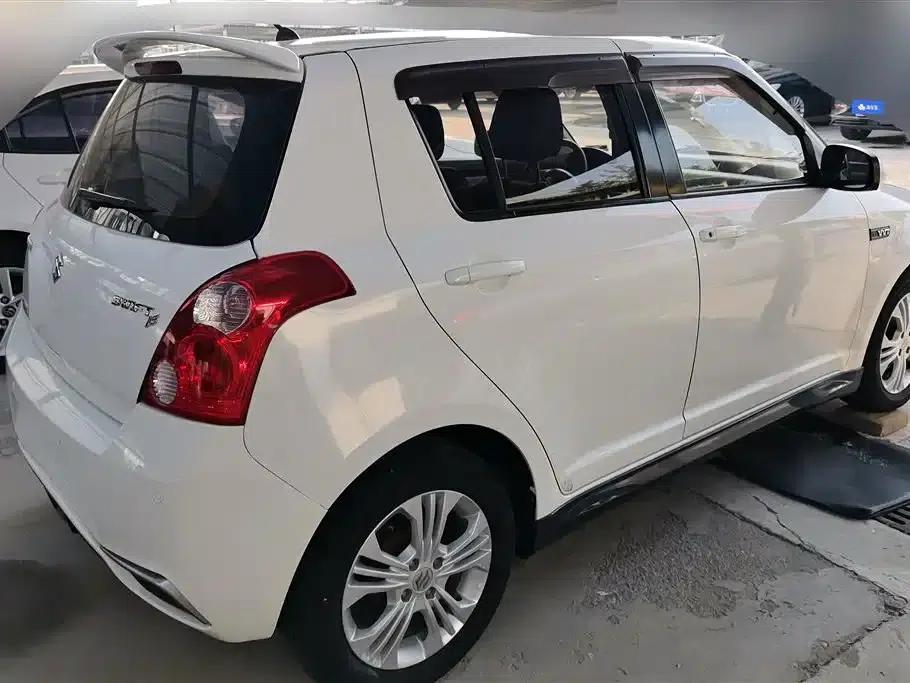 2013 Swift 1.5L Automatic Standard Edition — миниатюра 3