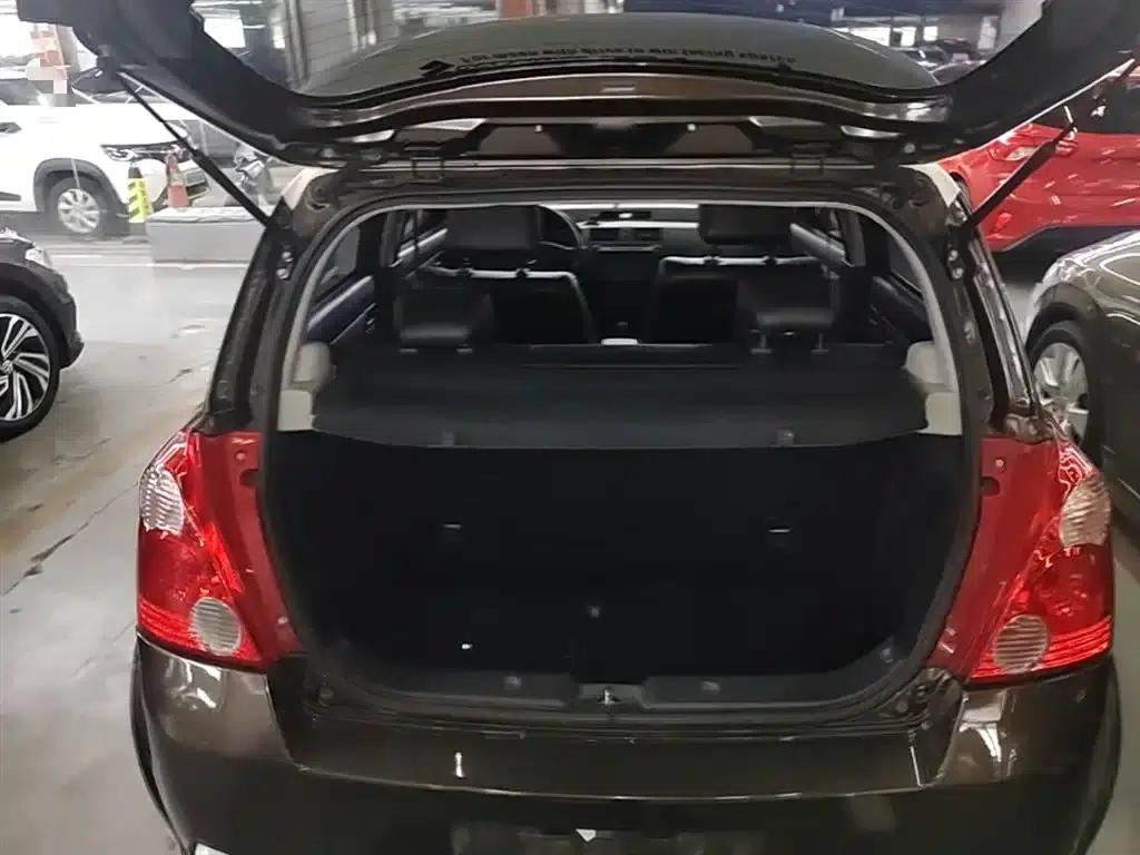 2015 Swift 1.5L Automatic Limited Edition — миниатюра 19