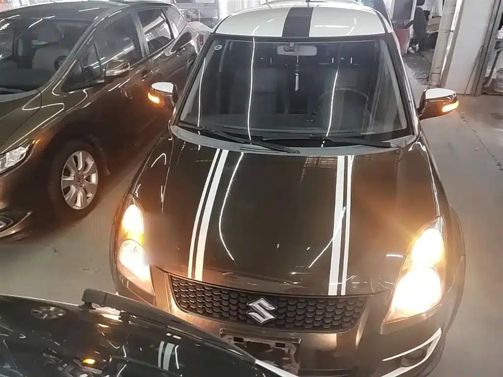 2015 Swift 1.5L Automatic Limited Edition — миниатюра 3