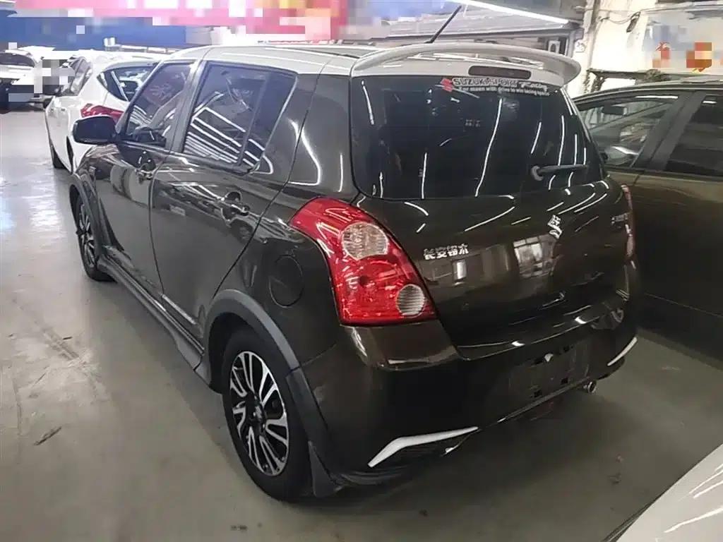 2015 Swift 1.5L Automatic Limited Edition — миниатюра 5
