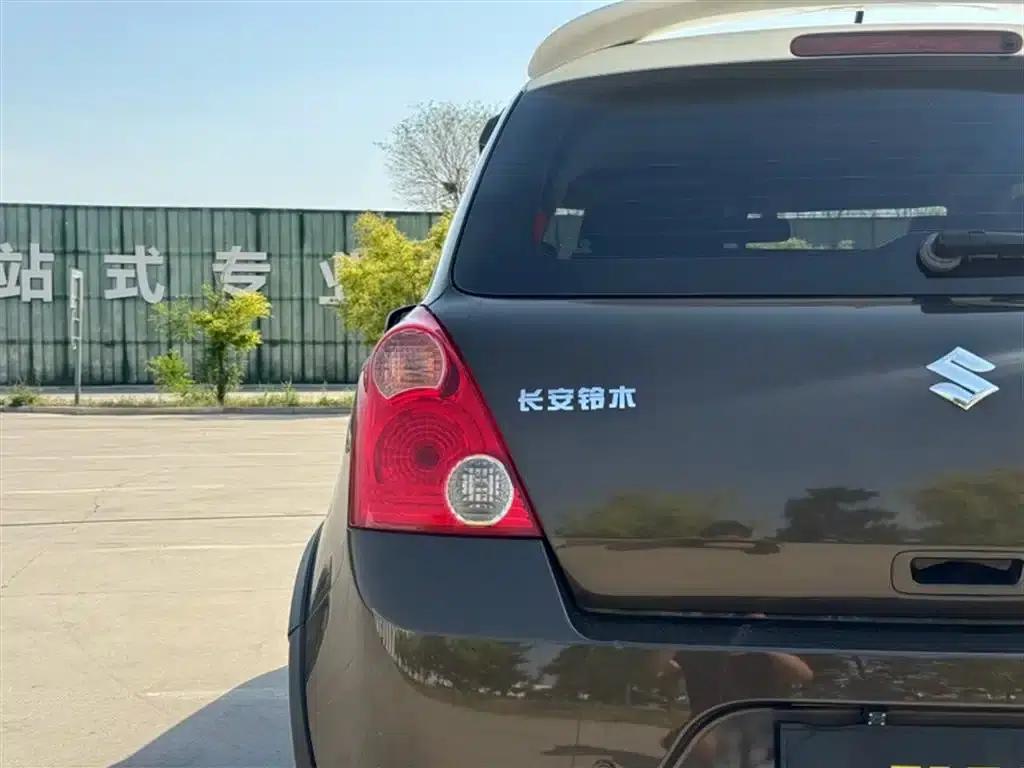 2013 Swift 1.5L Automatic 20th Anniversary Limited Edition — миниатюра 12