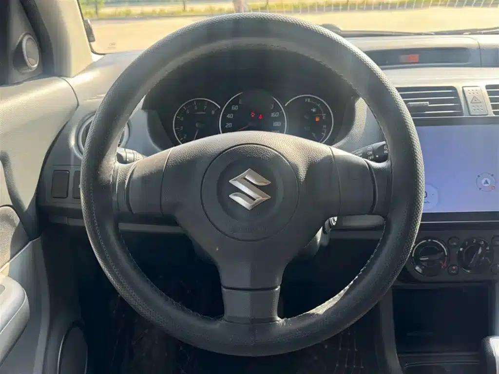 2013 Swift 1.5L Automatic 20th Anniversary Limited Edition — миниатюра 15