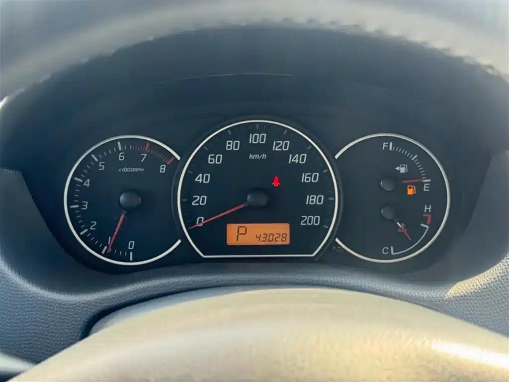 2013 Swift 1.5L Automatic 20th Anniversary Limited Edition — миниатюра 5