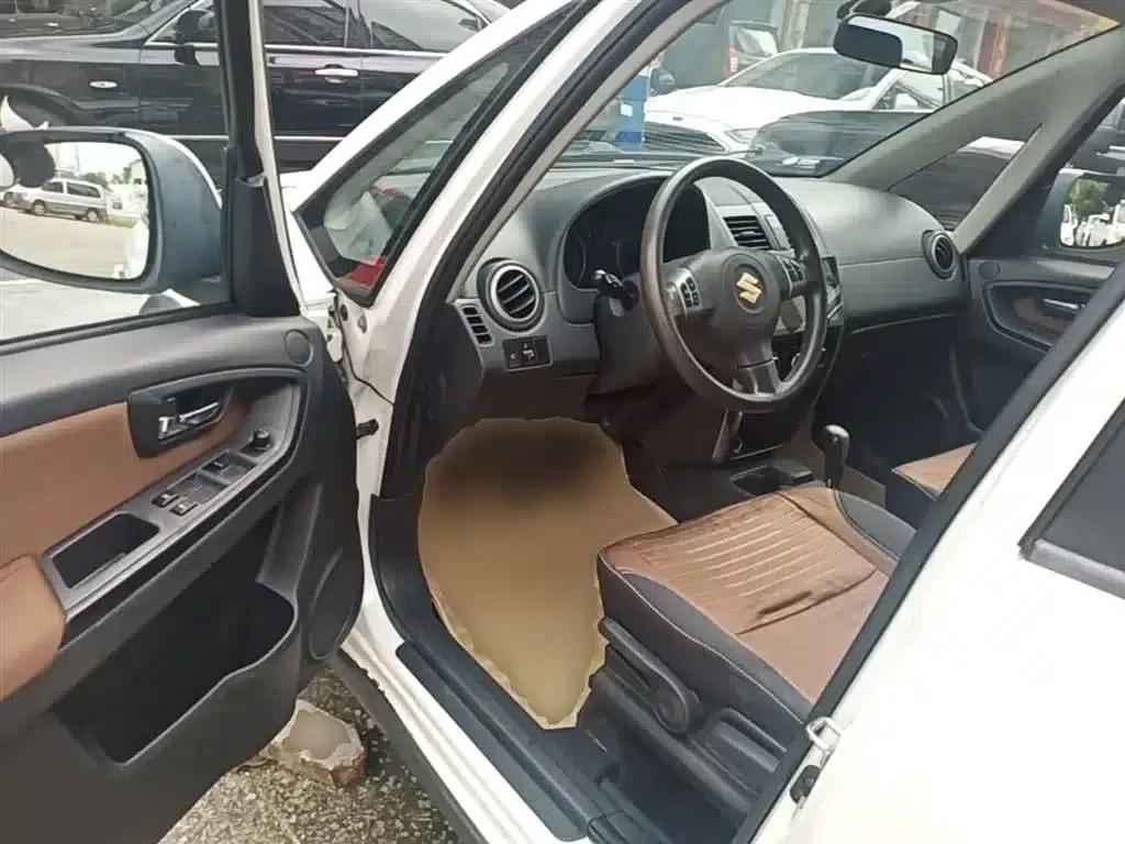 SX4 2013 1.6L Automatic Cool Edition — миниатюра 16