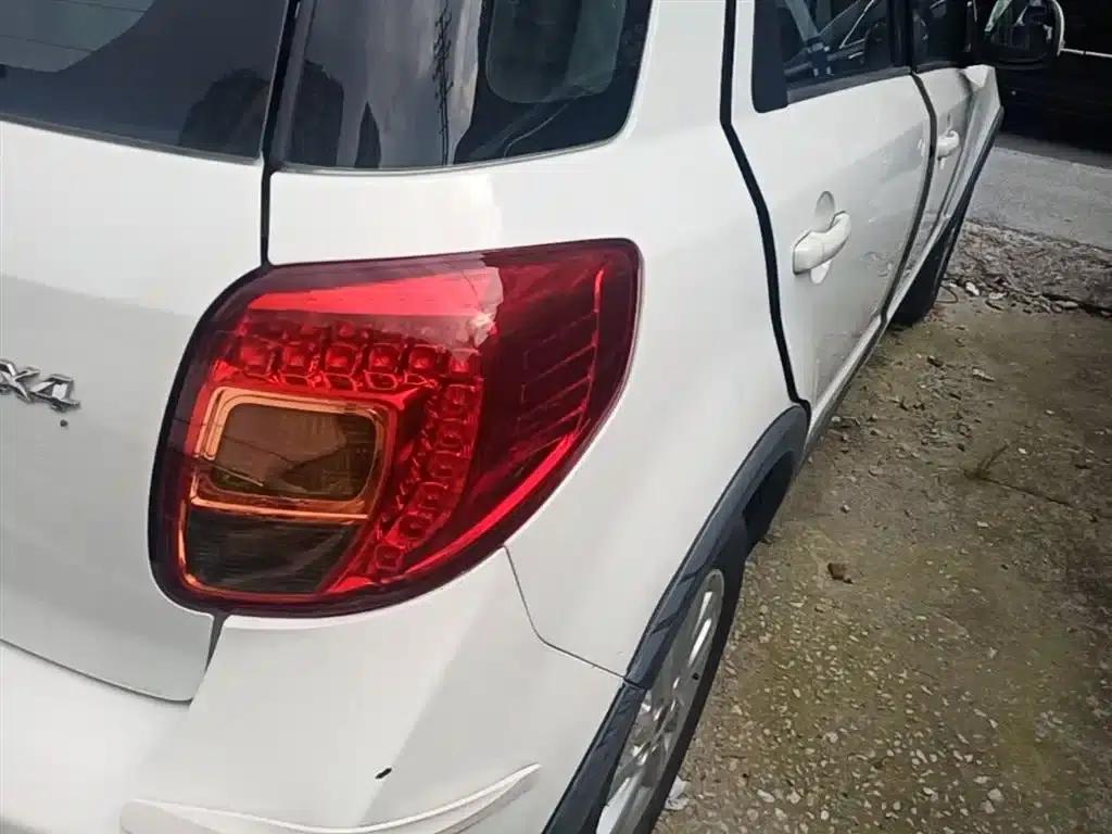 SX4 2013 1.6L Automatic Cool Edition — миниатюра 8