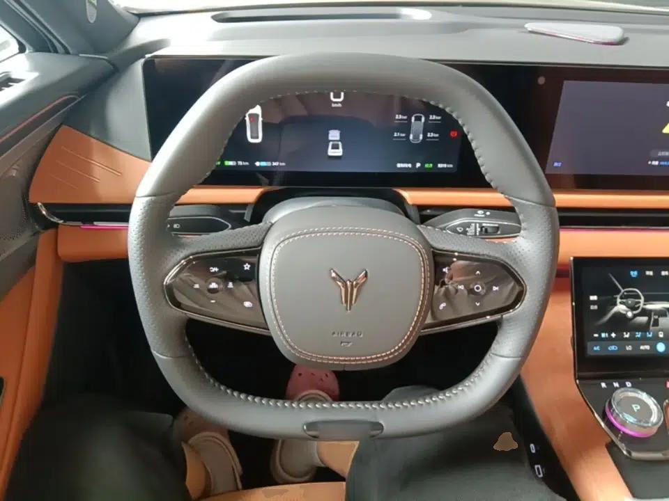 VOYAH PASSION 2024 PHEV Four-Wheel Drive Ultra-Long Range Flagship Model — миниатюра 13