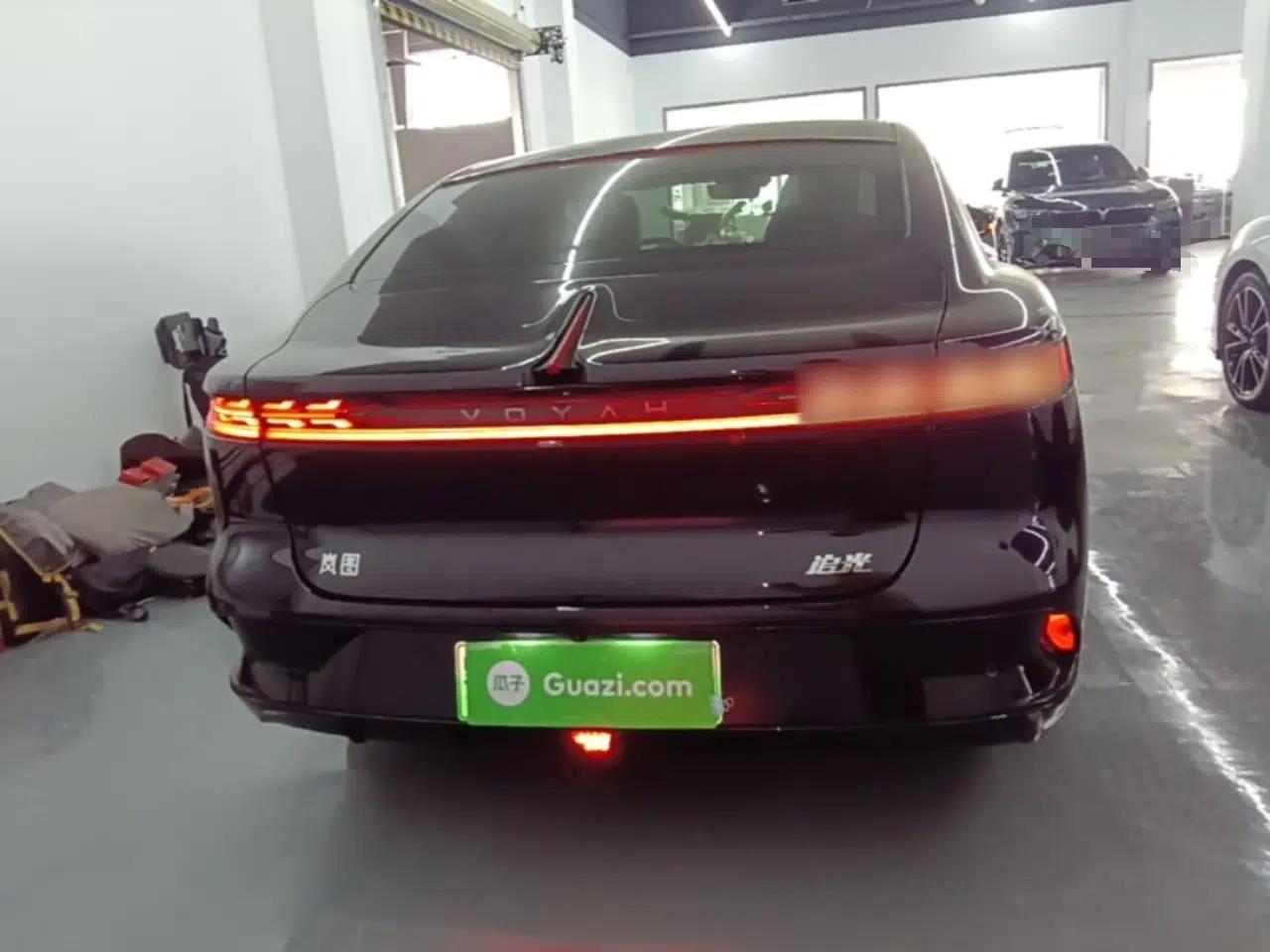 VOYAH PASSION 2024 PHEV Four-Wheel Drive Ultra-Long Range Flagship Model — миниатюра 3
