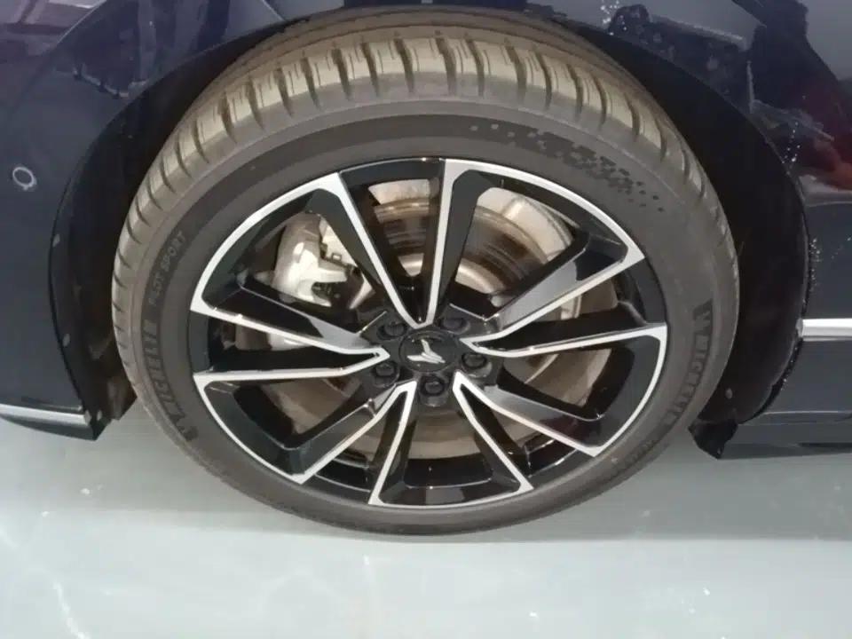 VOYAH PASSION 2024 PHEV Four-Wheel Drive Ultra-Long Range Flagship Model — миниатюра 9