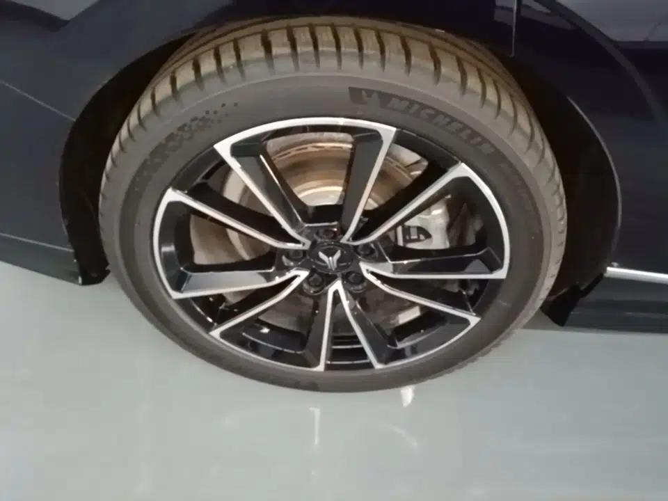 VOYAH PASSION 2024 PHEV Four-Wheel Drive Ultra-Long Range Flagship Model — миниатюра 10