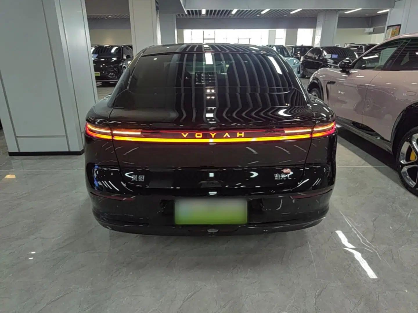 VOYAH Lantu Chiguang L 2026 Four-Wheel-Drive Ultra — миниатюра 3