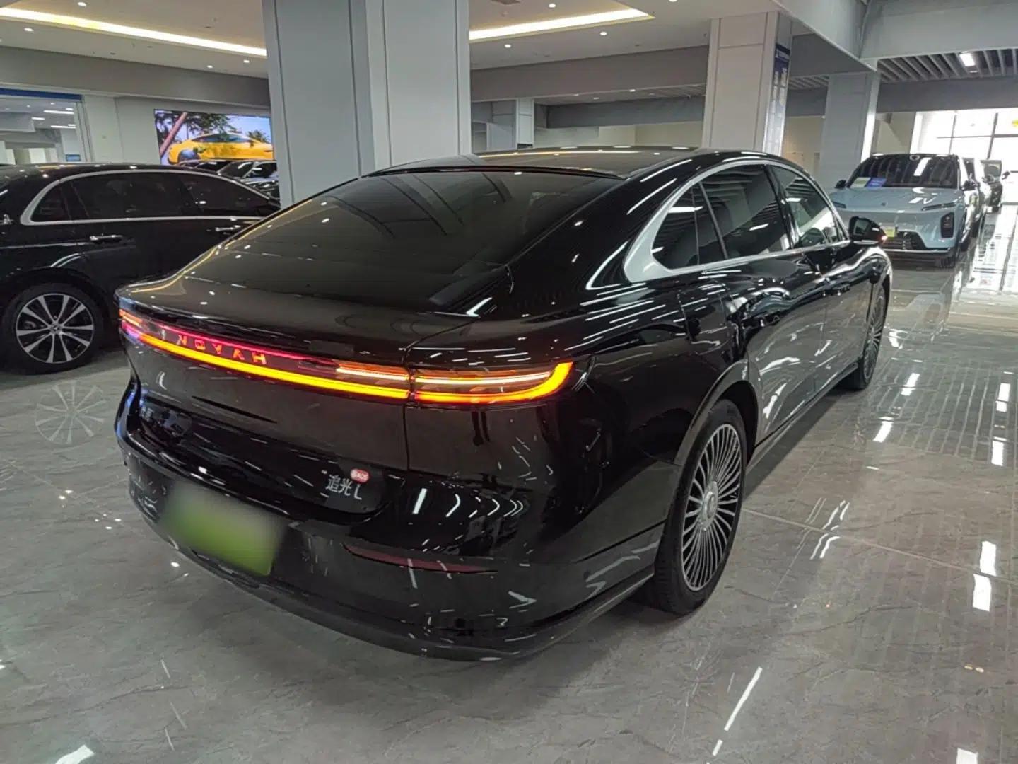 VOYAH Lantu Chiguang L 2026 Four-Wheel-Drive Ultra — миниатюра 4