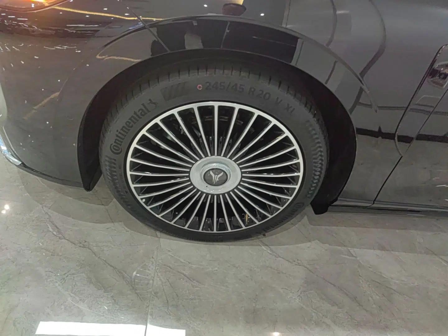 VOYAH Lantu Chiguang L 2026 Four-Wheel-Drive Ultra — миниатюра 9
