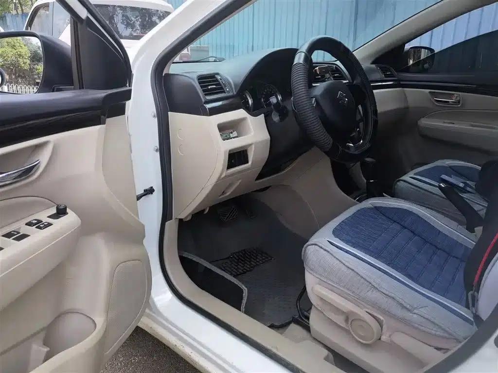 Ciaz 2015 1.6L Automatic Comfort Edition — миниатюра 13