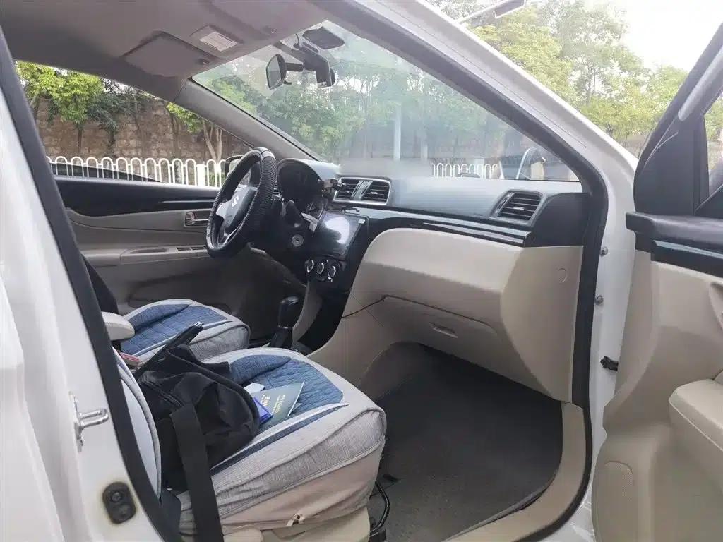 Ciaz 2015 1.6L Automatic Comfort Edition — миниатюра 22