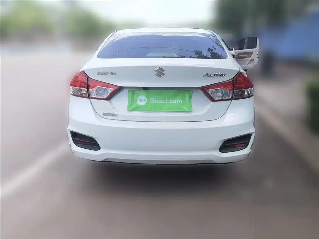 Ciaz 2015 1.6L Automatic Comfort Edition — миниатюра 4