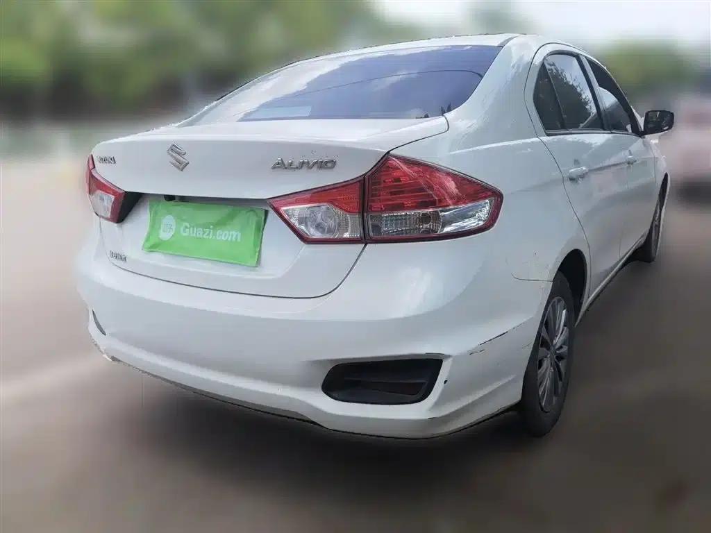 Ciaz 2015 1.6L Automatic Comfort Edition — миниатюра 5