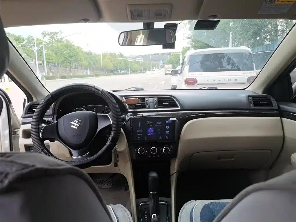 Ciaz 2015 1.6L Automatic Comfort Edition — миниатюра 6