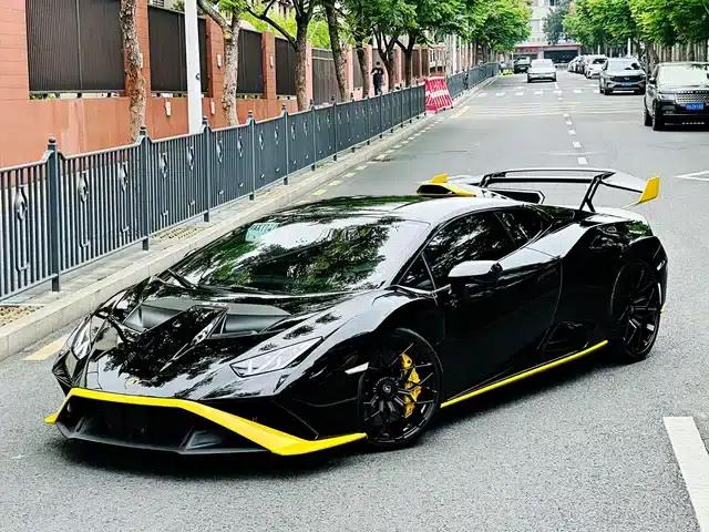 2021 Huracán STO