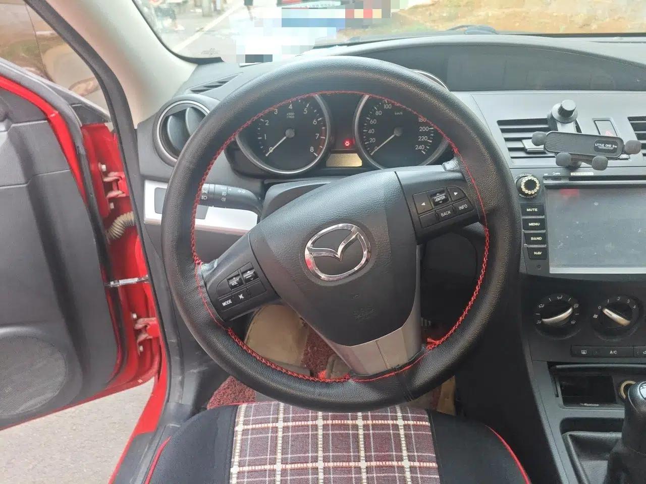 Mazda 3 2013 Sedan 1.6L Manual Elite Model — миниатюра 11