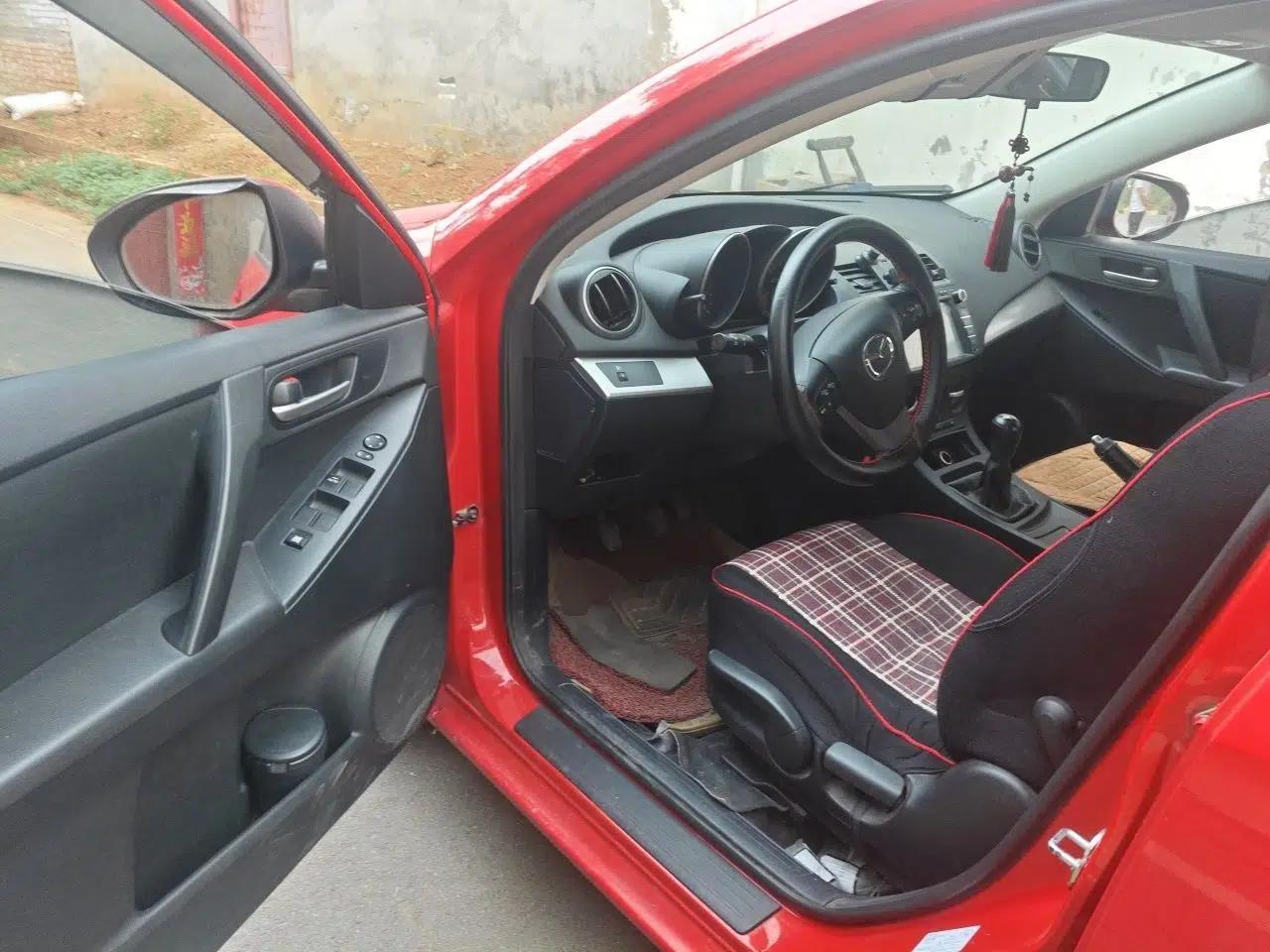 Mazda 3 2013 Sedan 1.6L Manual Elite Model — миниатюра 17