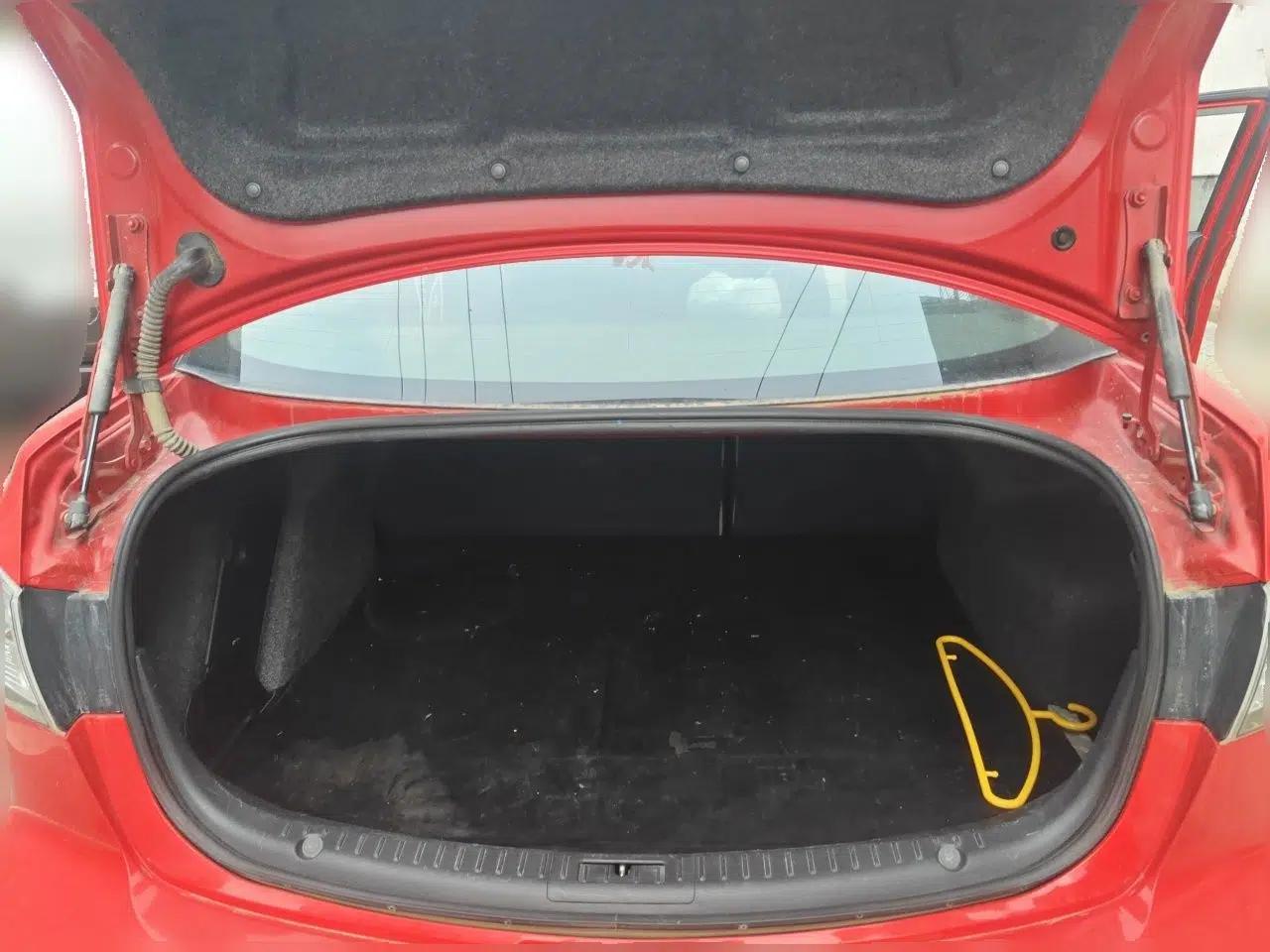 Mazda 3 2013 Sedan 1.6L Manual Elite Model — миниатюра 20