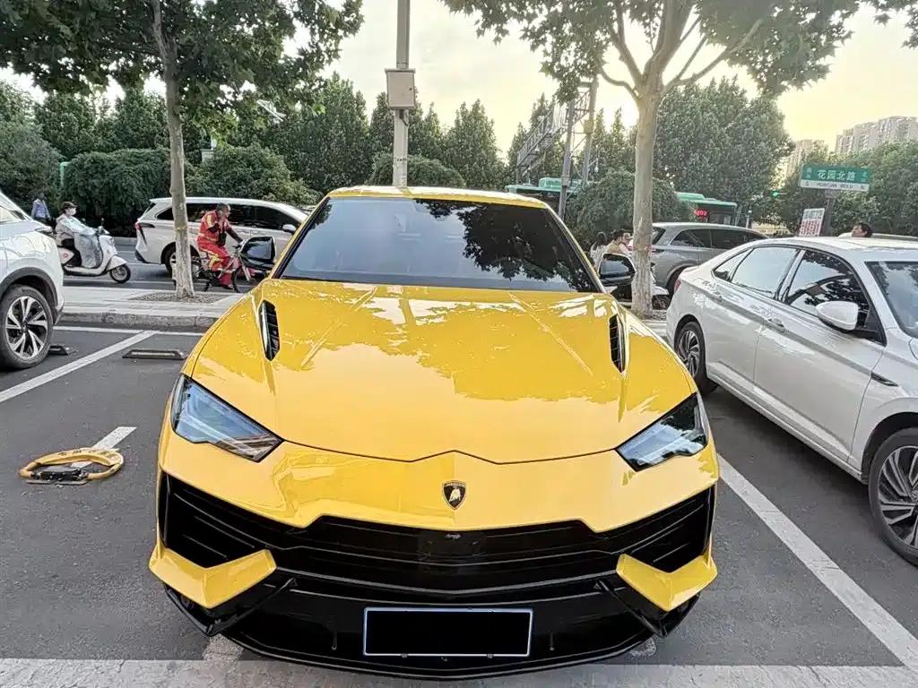 2023 Urus 4.0T V8 S — миниатюра 1