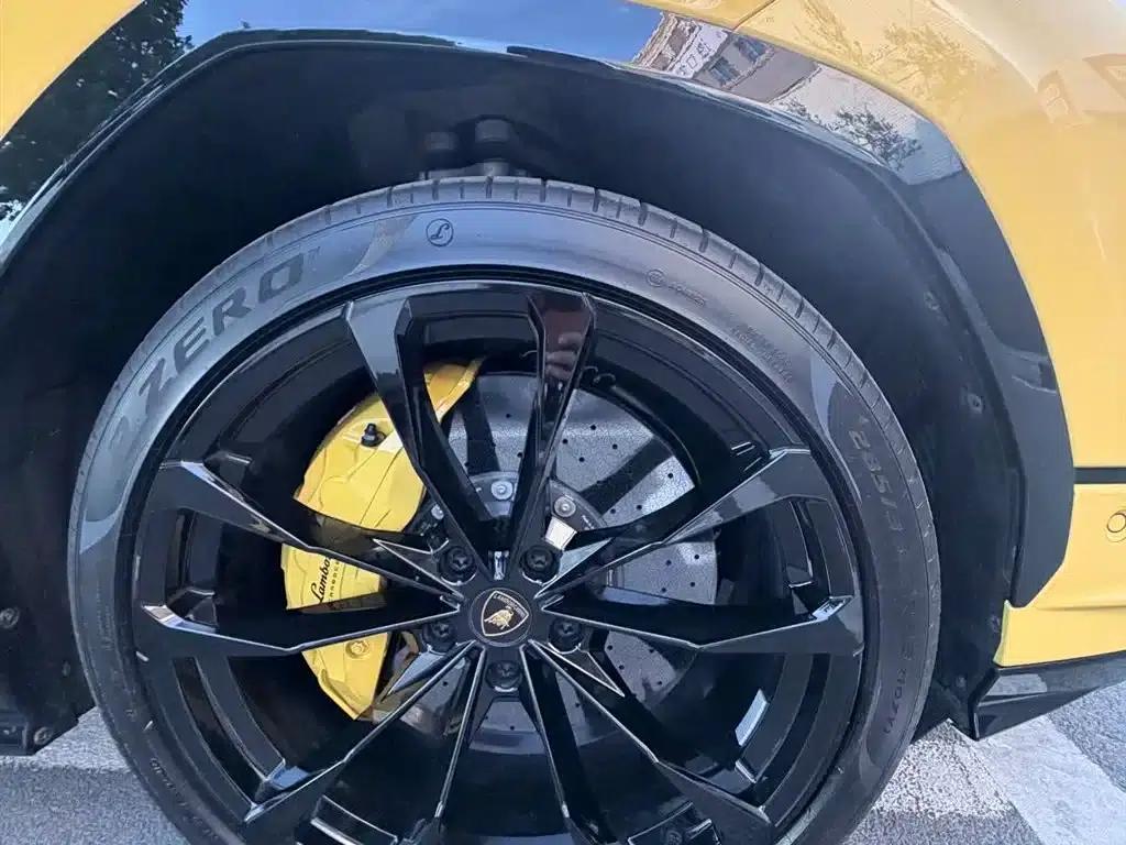 2023 Urus 4.0T V8 S — миниатюра 4