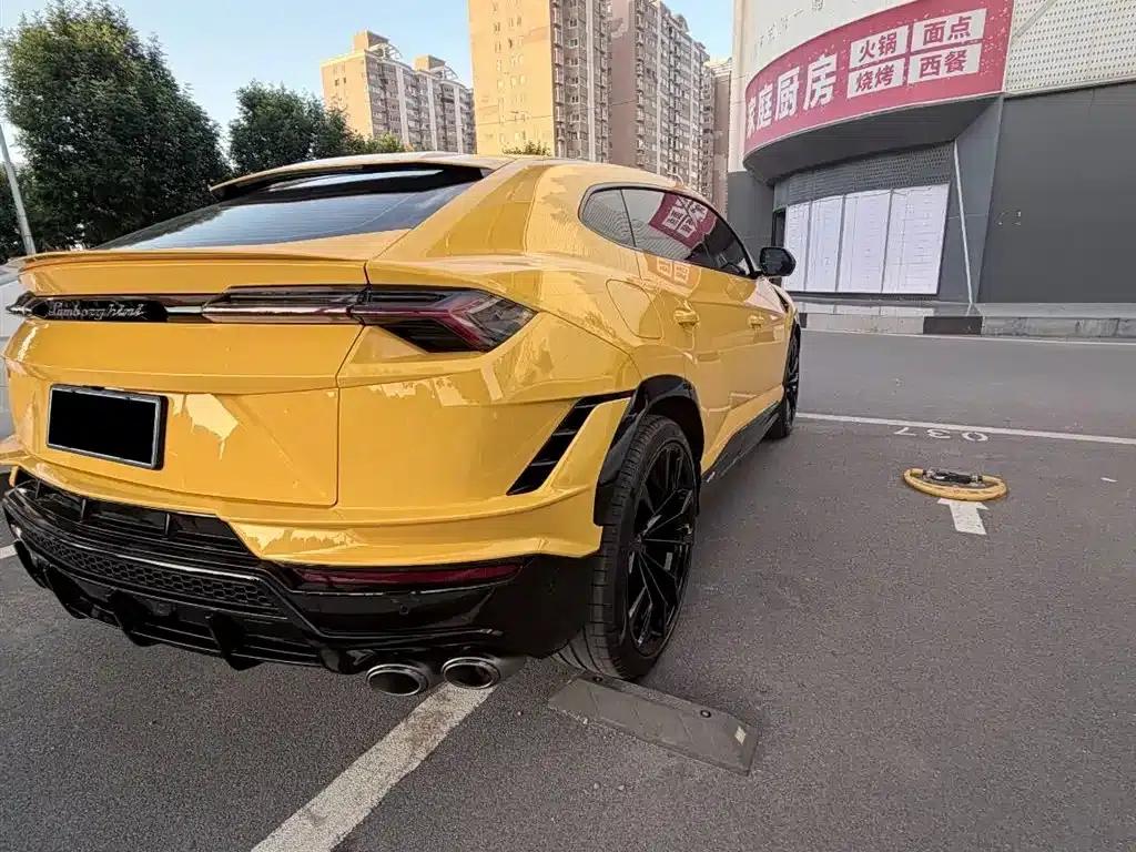 2023 Urus 4.0T V8 S — миниатюра 6