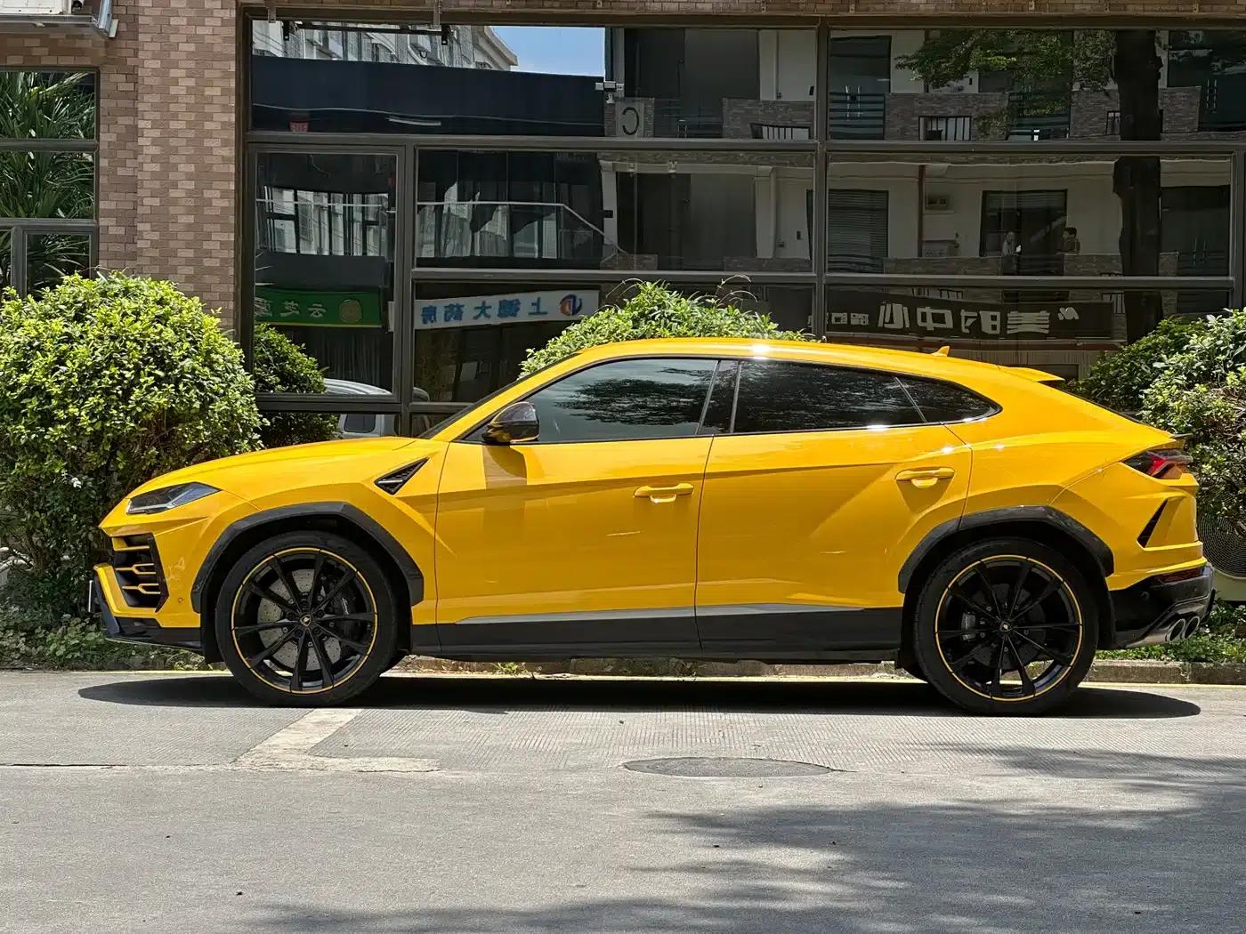 2021 Urus 4.0T V8 — миниатюра 2