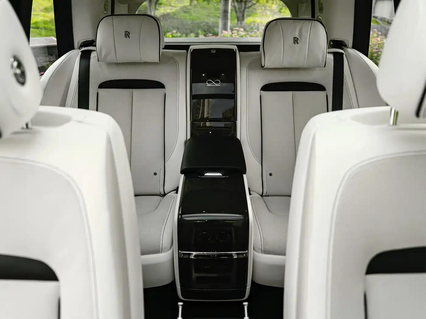 2020 Cullinan Black Badge — миниатюра 12