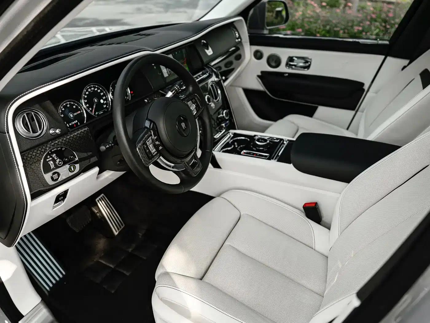 2020 Cullinan Black Badge — миниатюра 15