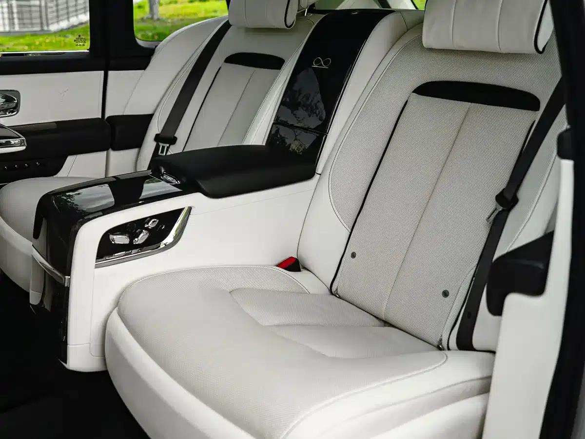 2020 Cullinan Black Badge — миниатюра 18