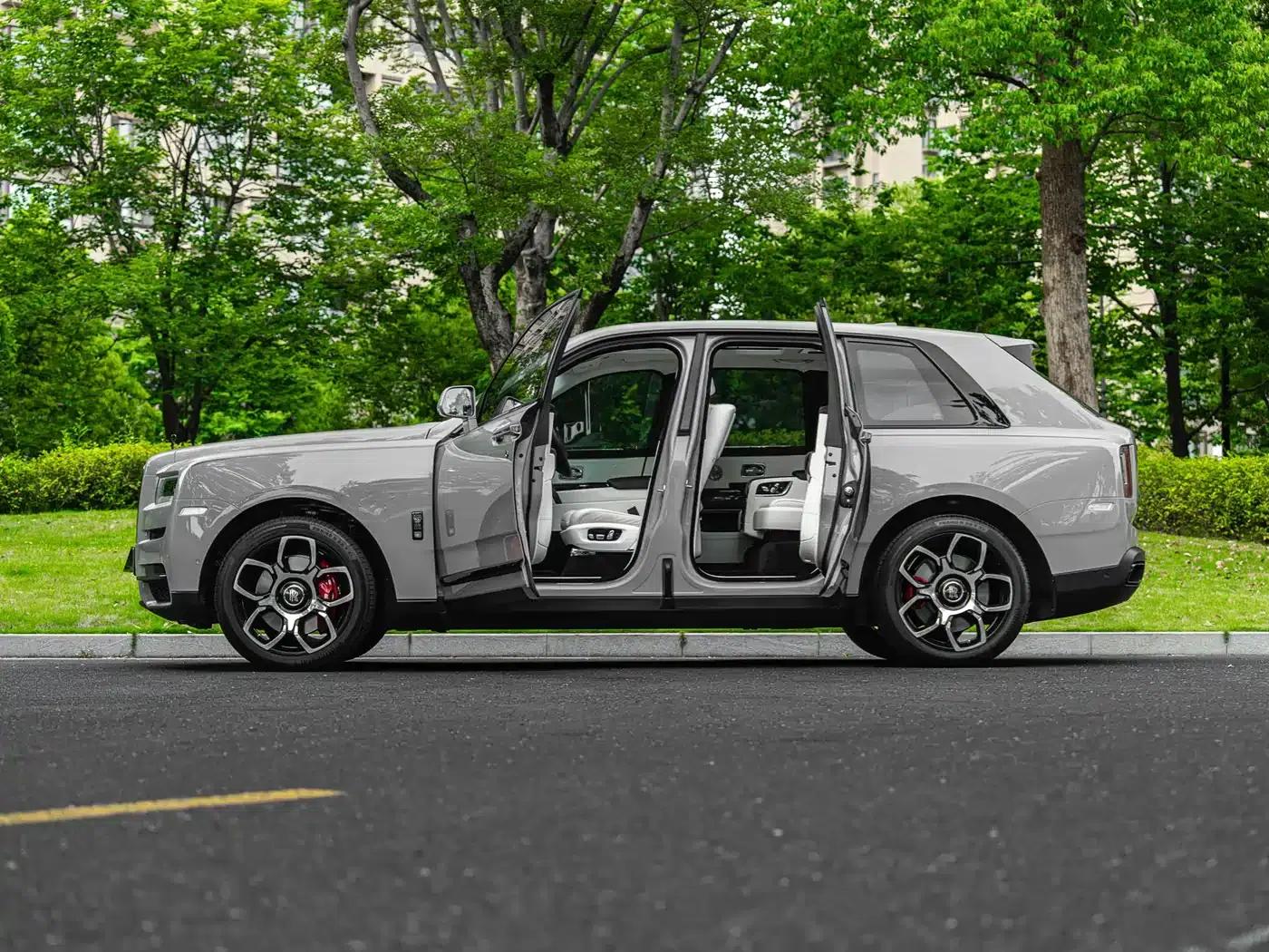 2020 Cullinan Black Badge — миниатюра 6