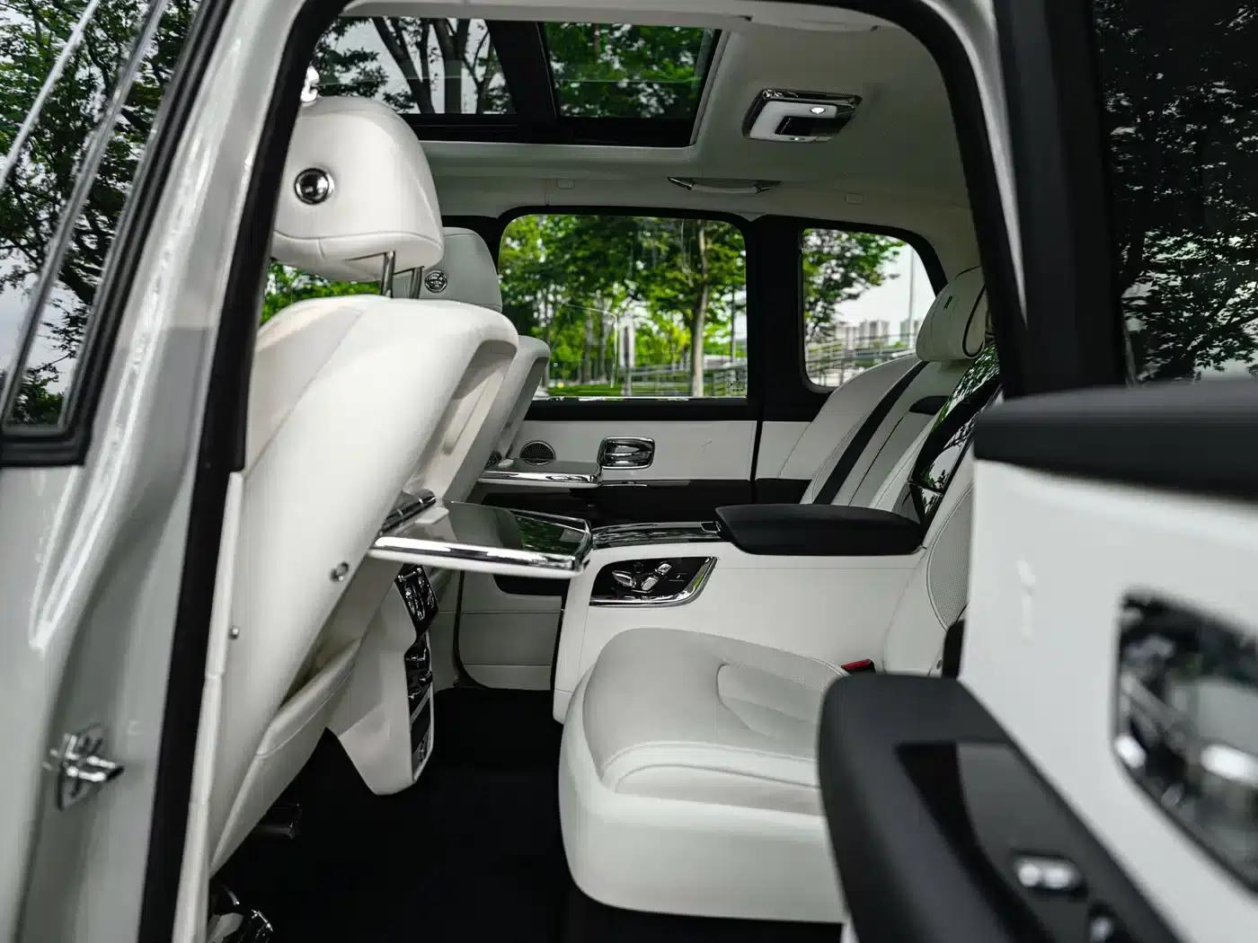 2020 Cullinan Black Badge — миниатюра 10