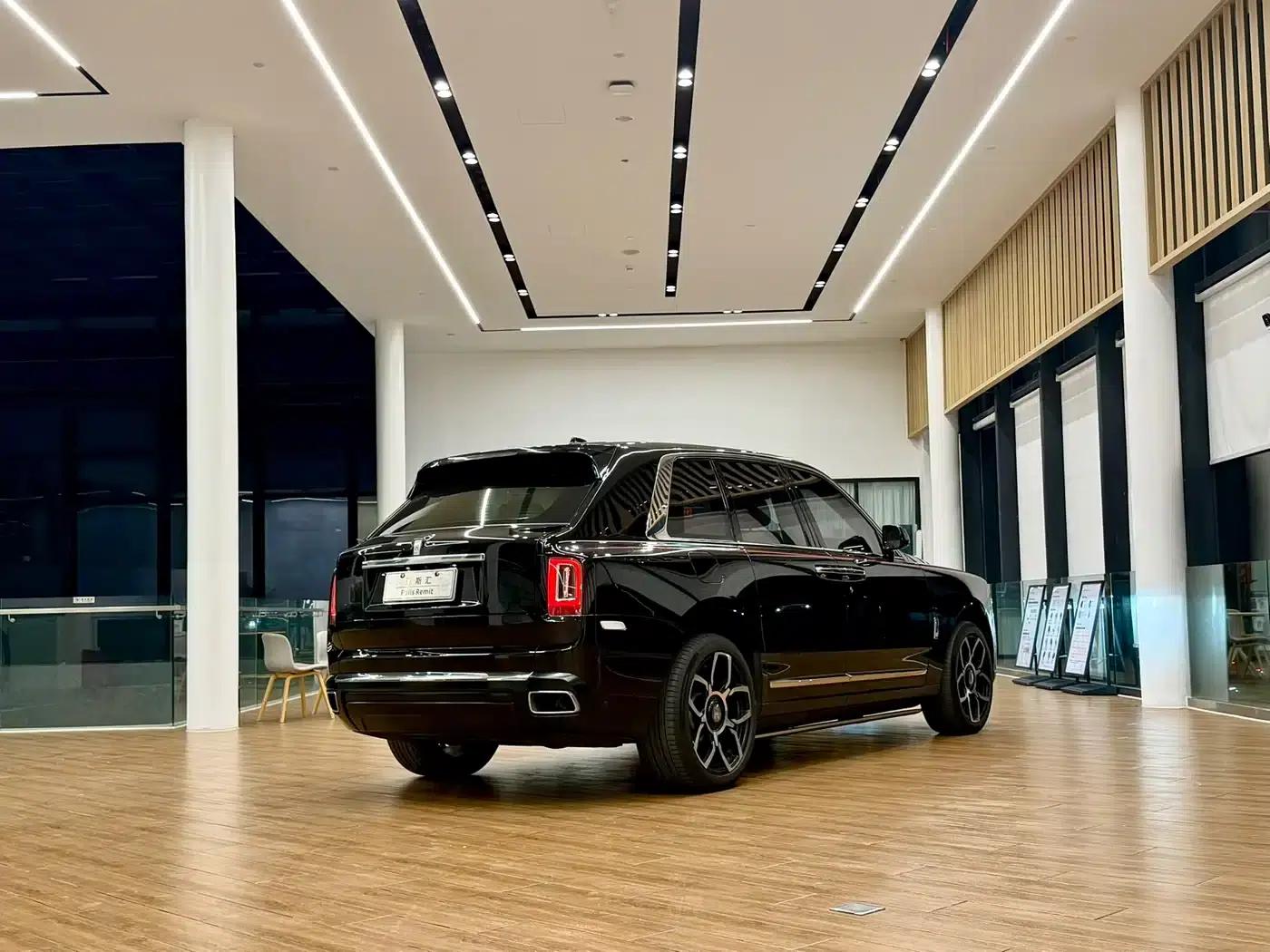 2024 Cullinan, four-seater version — миниатюра 3