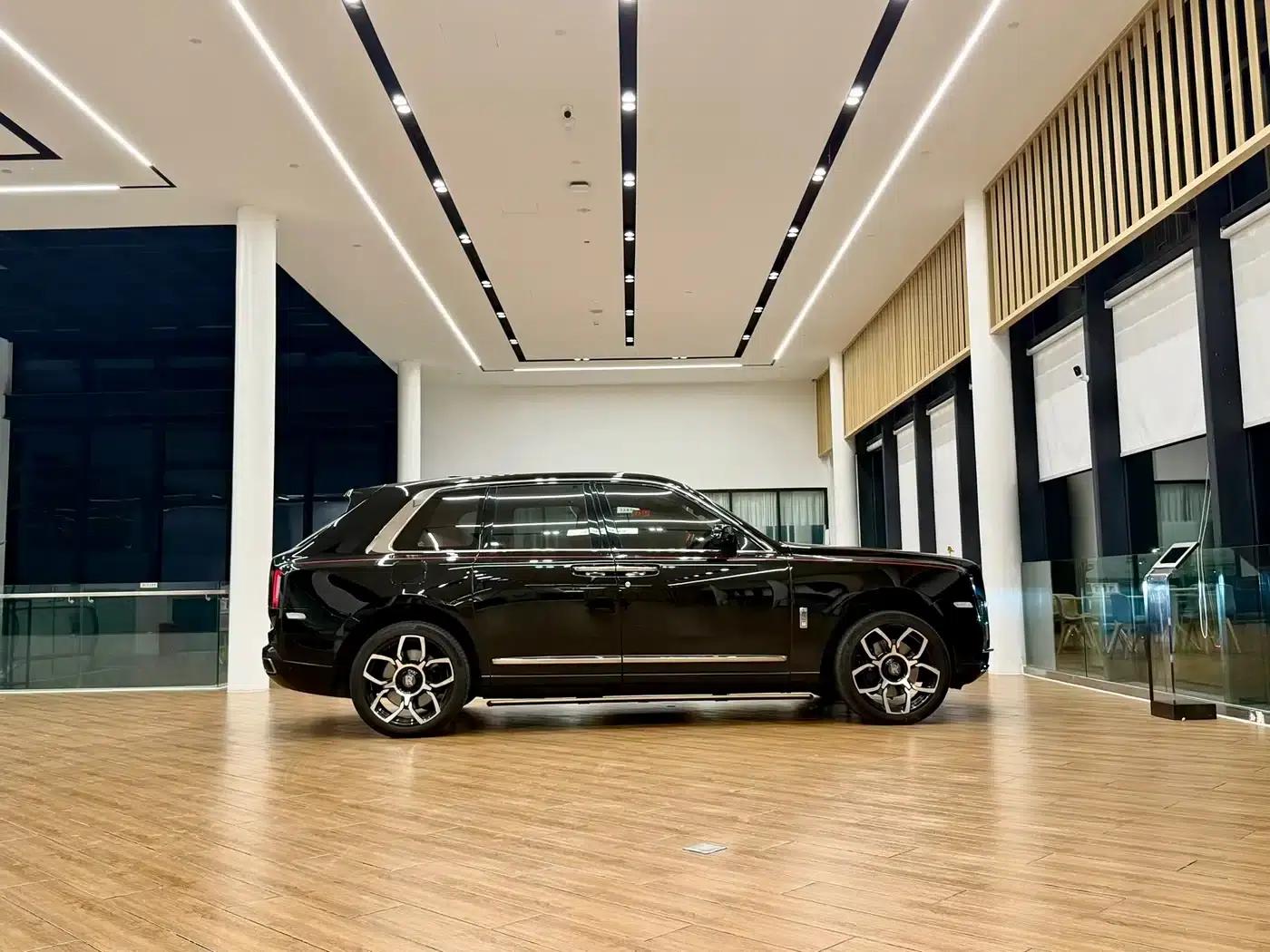 2024 Cullinan, four-seater version — миниатюра 5