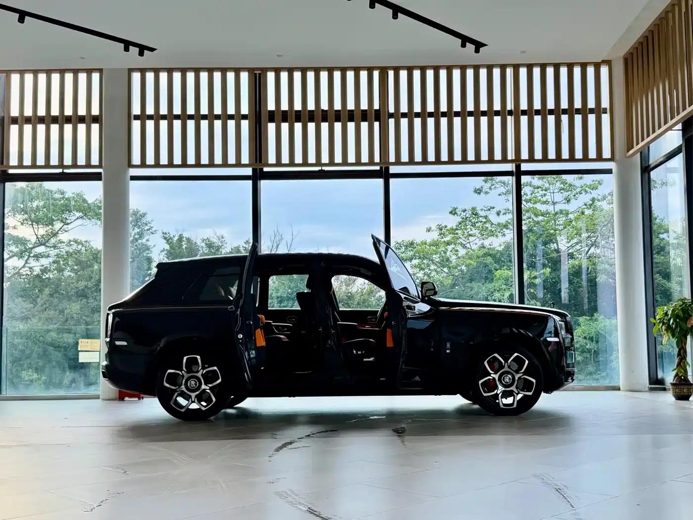 2024 Cullinan Black Badge — миниатюра 4