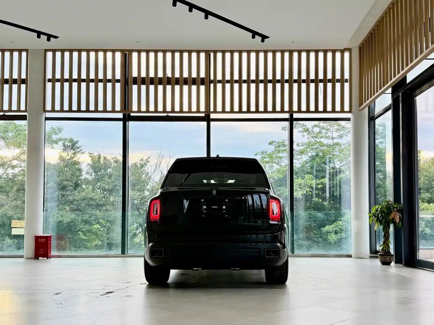 2024 Cullinan Black Badge — миниатюра 5