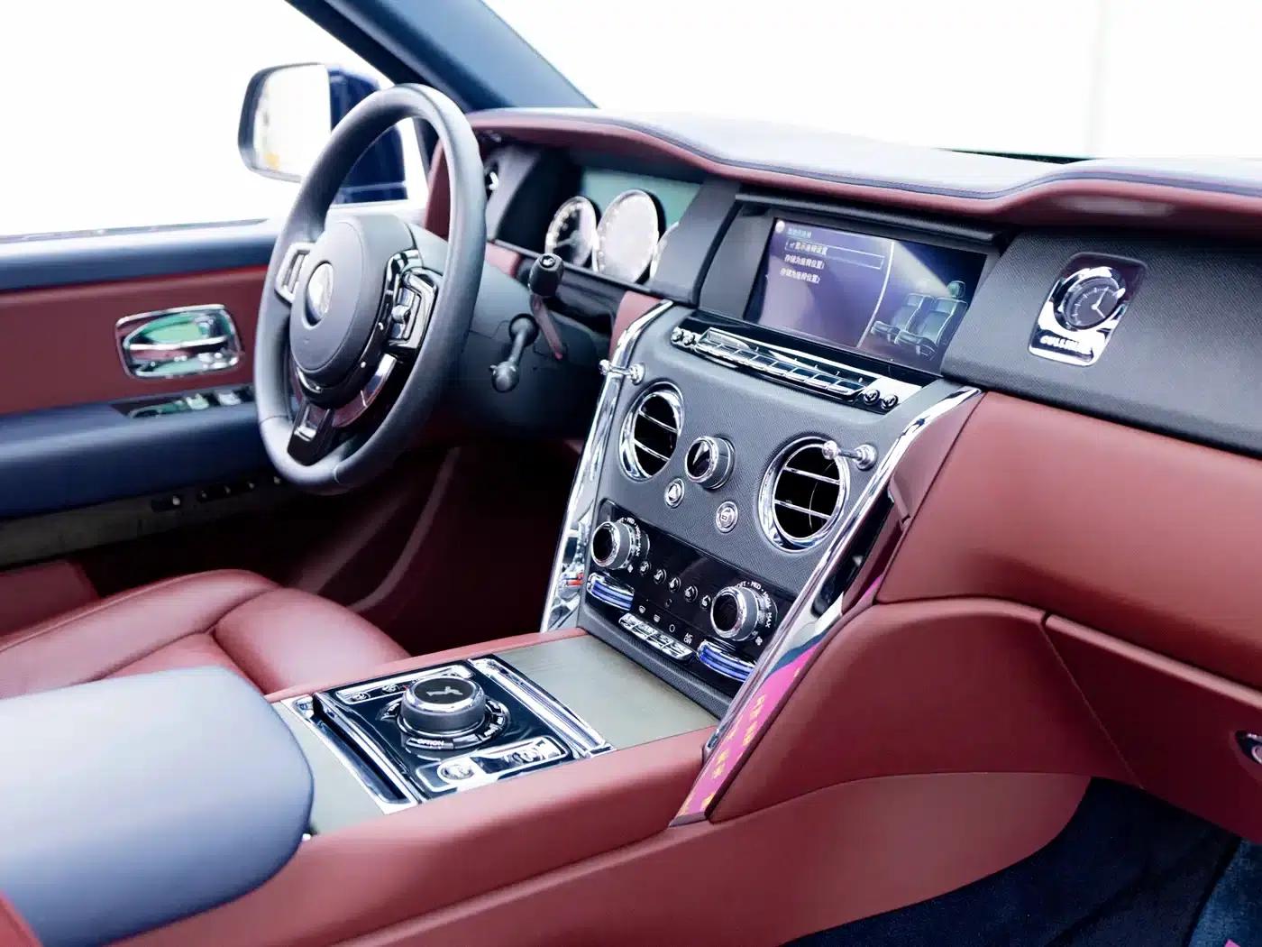 2018 Cullinan, four-seater version — миниатюра 8