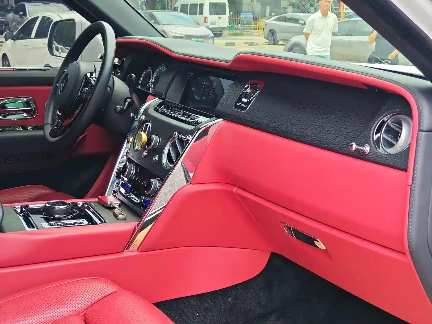 2018 Cullinan, four-seater version — миниатюра 11