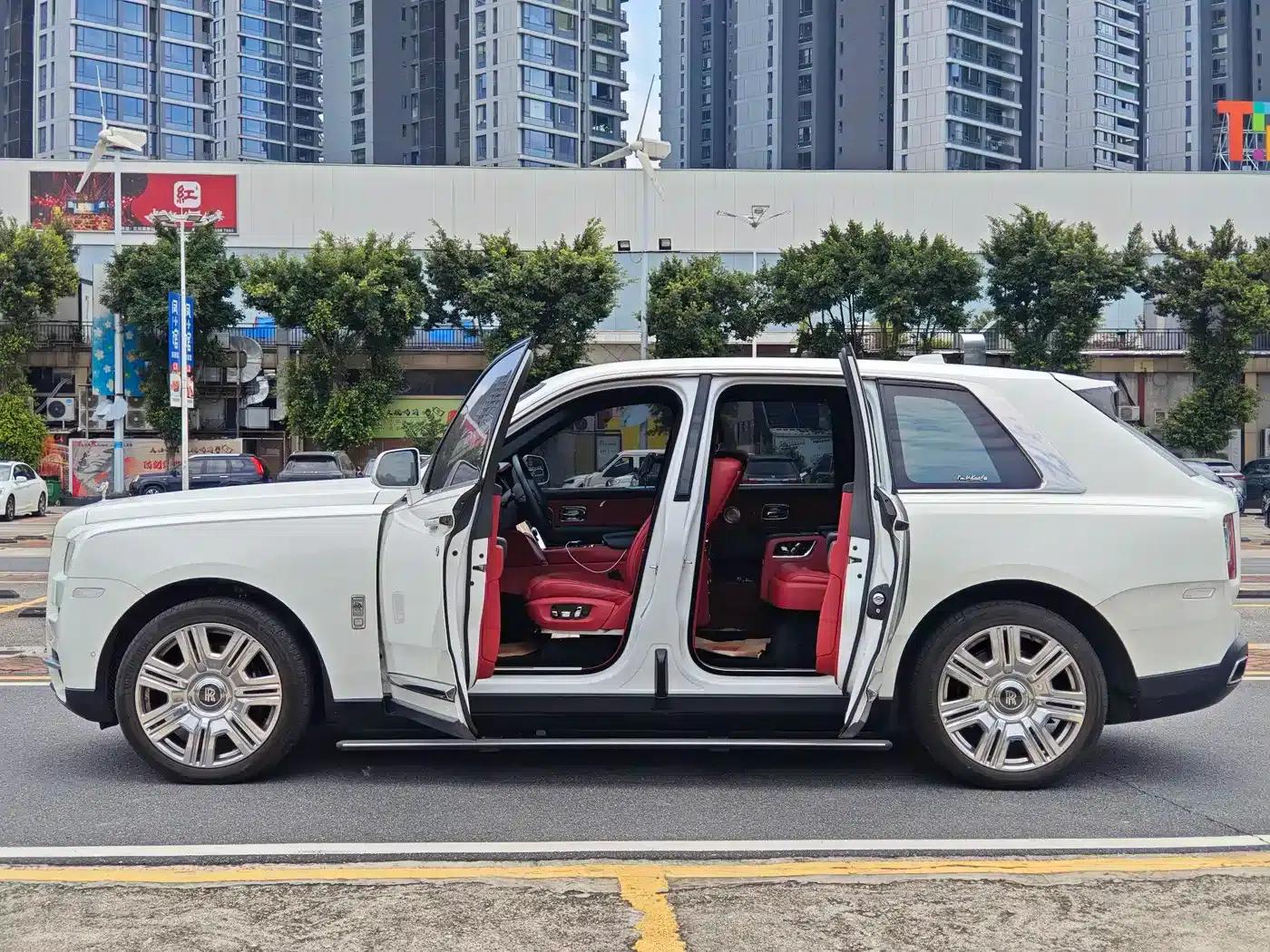 2018 Cullinan, four-seater version — миниатюра 3