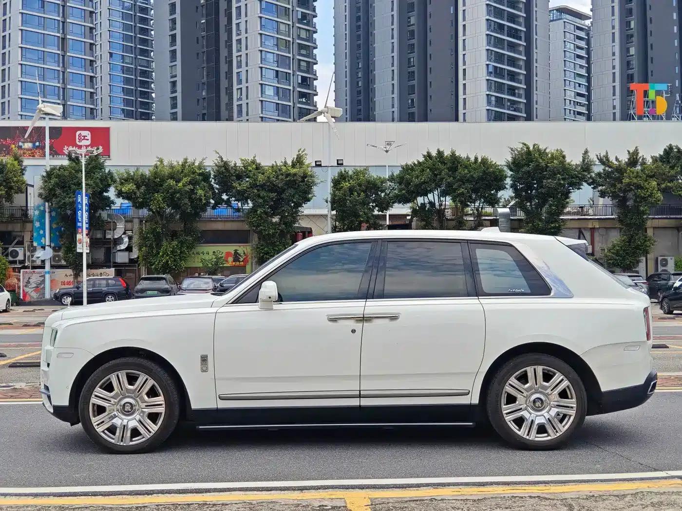 2018 Cullinan, four-seater version — миниатюра 21